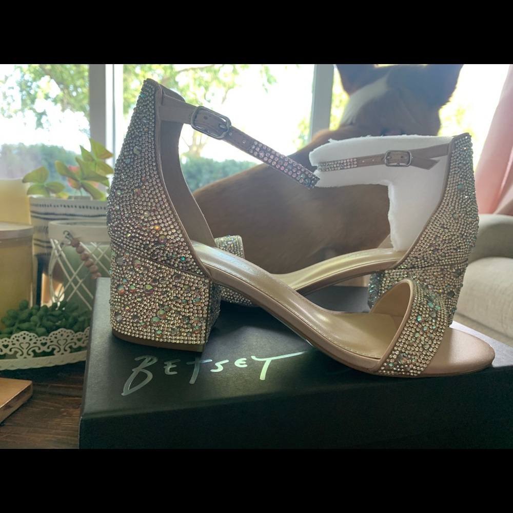 BNWT Betsey Johnson Heals size 10